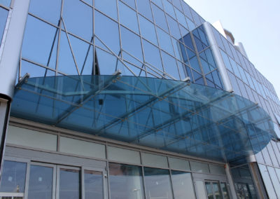Le coperture in vetro di Allusider sono luminose e isolate a livello acustico